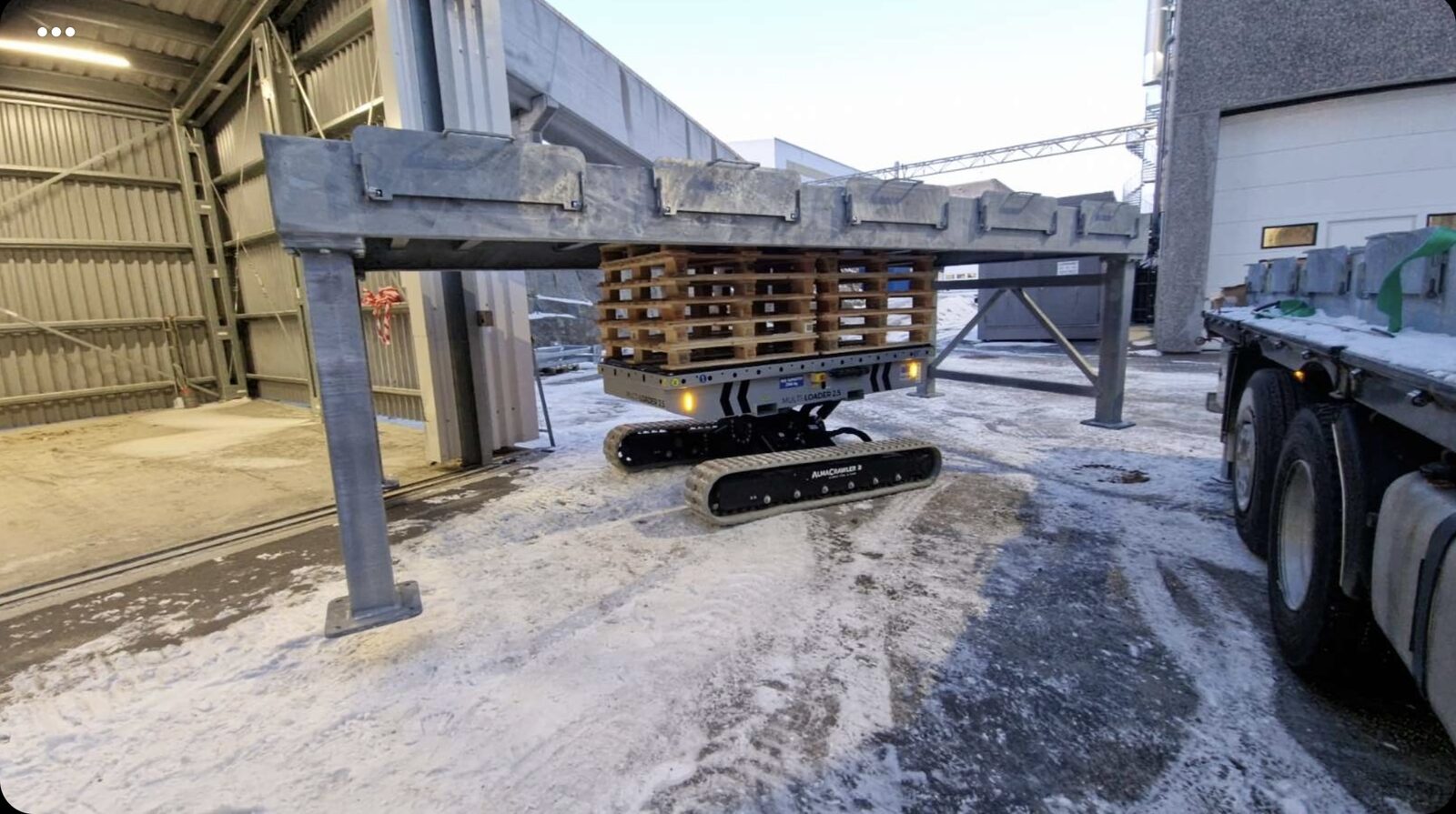 AlmaCrawler beltetransport med last